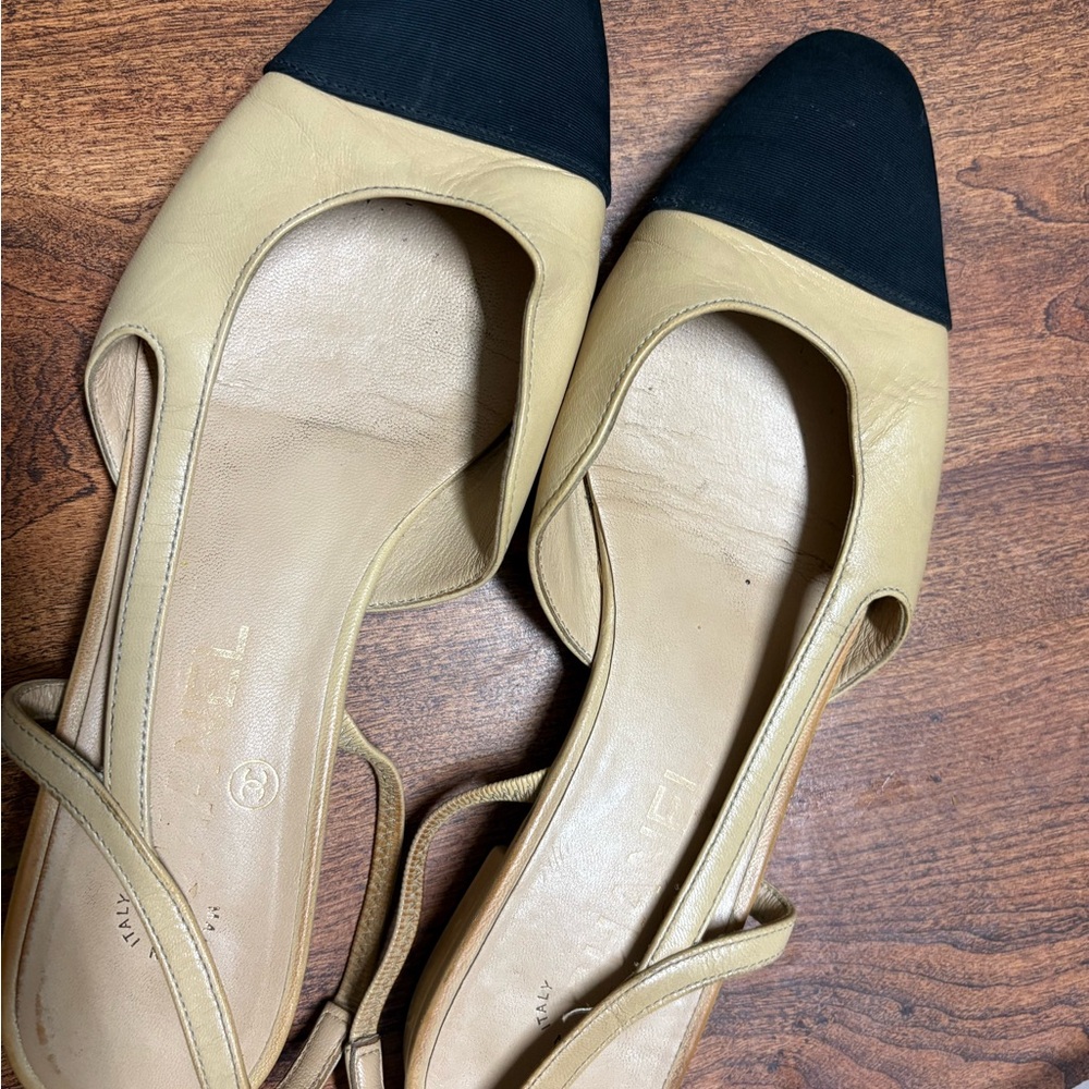 CHANEL Beige and Black Leather Flats